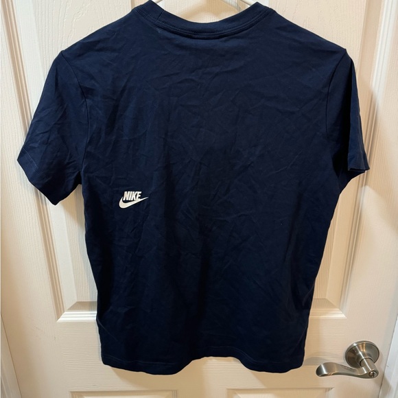 Nike Loose Fit T-Shirt. Size M Kids. New with tags. - Picture 3 of 3